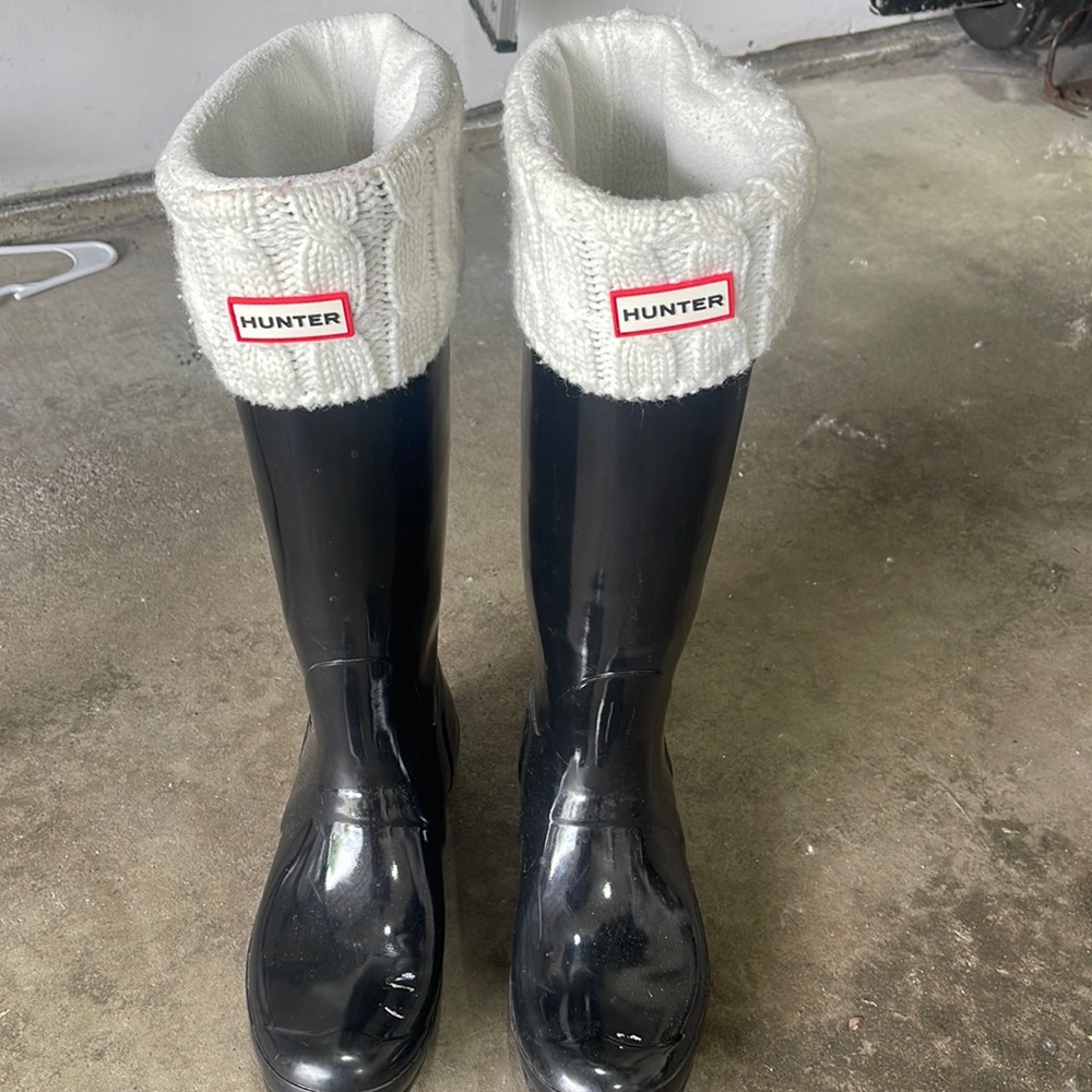 Black Hunter Boots size 10 with white hunter socks included